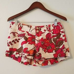 NWOT - Guess 🌺floral shorts 🌺 (size 30, us 4- 6)